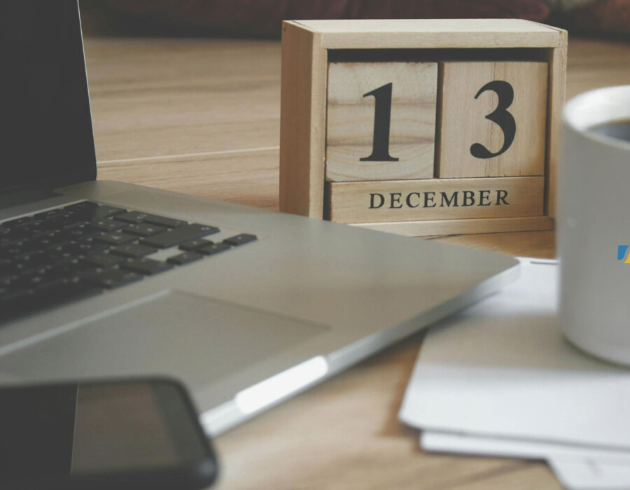 dator, kalender, kaffekopp